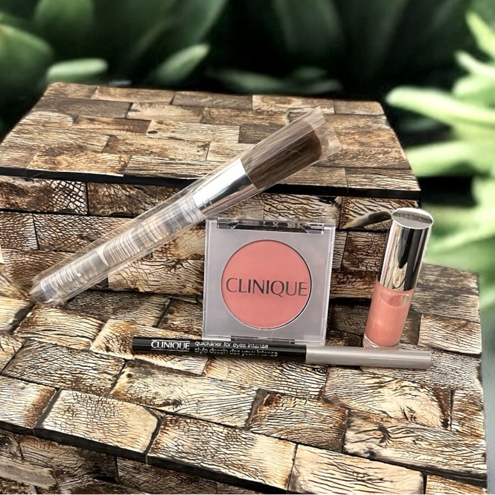 HOST PICK🎉🎈NWT CLINIQUE Powder Blush/Quickliner/Pop Splash Lip Gloss/Blush Brush